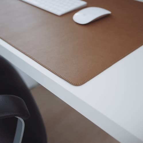 Mouse Pad Mesa grande ergonomico couro s/ Caramelo slim 3mm bordas costuradas resistente 90x40cm Eddias Speed Slim Office Minimalista